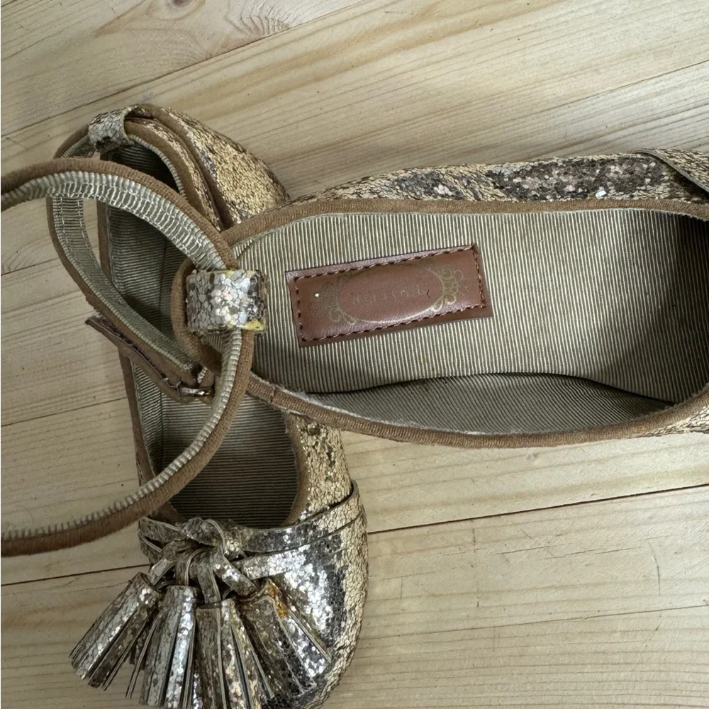 Joyfolie Penelope Gold Glitter Kids Shoes with Tassels. Great Cond. Size 9